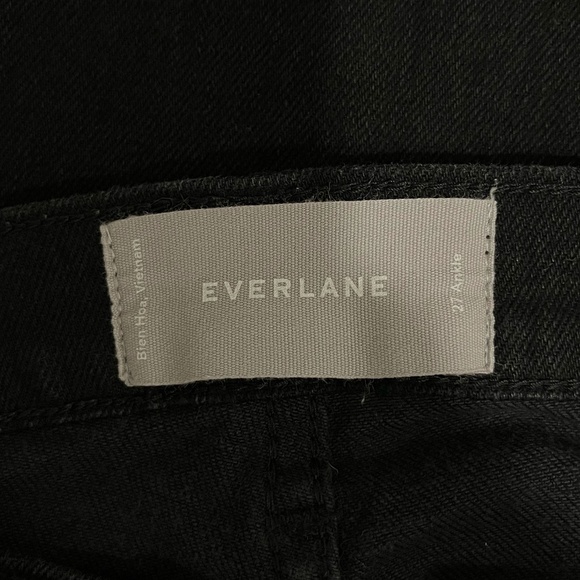 EVERLANE | Classic Closet Staple The Original Cheeky® Jean in Black | Size 27 - Picture 7 of 8